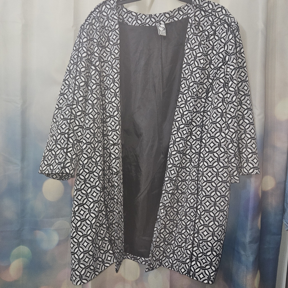 Silk Land Black and White Geometric Jacket with 3/4 Sleevs 3x Vintage Dead Stock